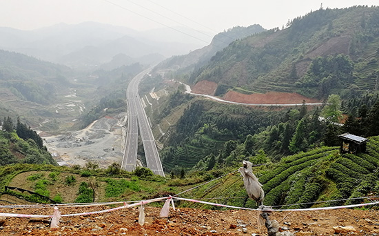Road condition of Guizhou province is not perfect for cyclists.