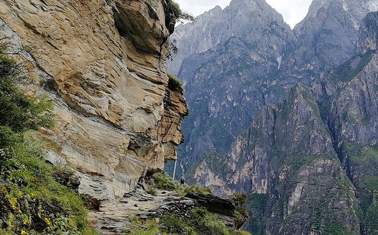 Tiger Leaping Gorge Hike and Bike Tour, China Bike Tour in Yunnan Province