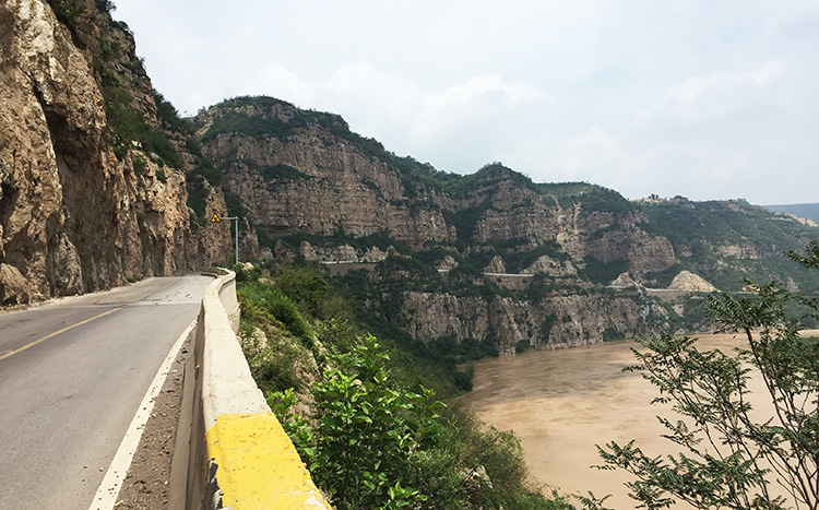 Bike Tour along China's Yellow River, Cycling along the Yellow River, Bike Tour to Sanmenxia Dam, Henan Bike Tour