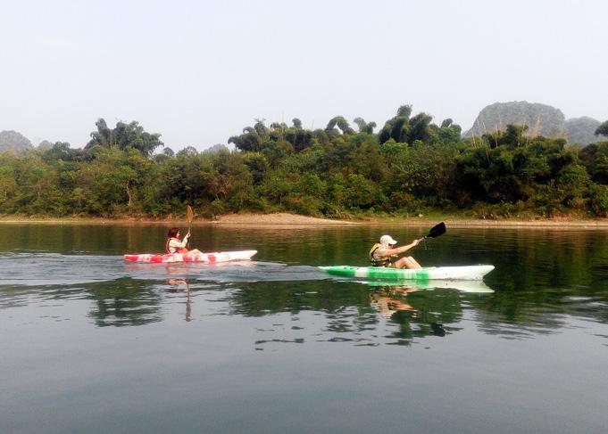 Kayaking at Yangshuo, photo was taken by our leader. 