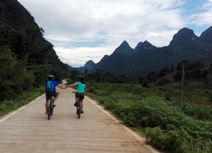 Honeymoon cycling holiday from Guilin to Yangshuo and then return with the help of our supporting van.